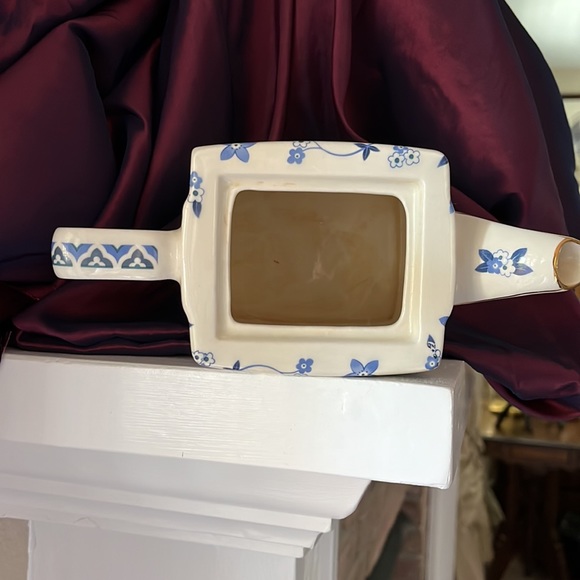 RARE Square Blue and White , Gold Trim Teapot WINDSOR Made in England Vintage - Picture 6 of 8